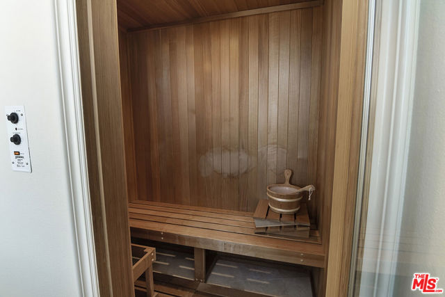 5670 Wilshire Boulevard, Los Angeles CA: https://media.crmls.org/mediaz/8cd01f46-050b-425c-b898-087fd62e6d5d.jpg