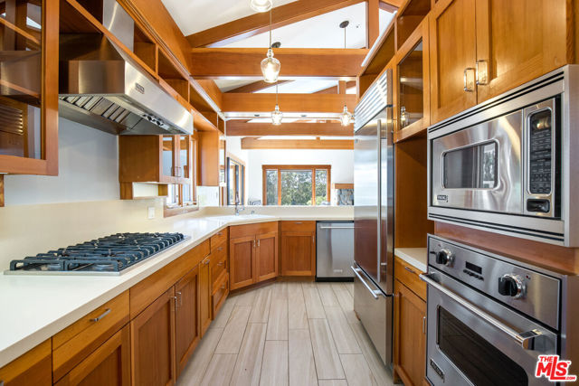 30362 Morning View Drive, Malibu CA: https://media.crmls.org/mediaz/8cd0c564-1527-4f16-9cee-65c12be012ad.jpg