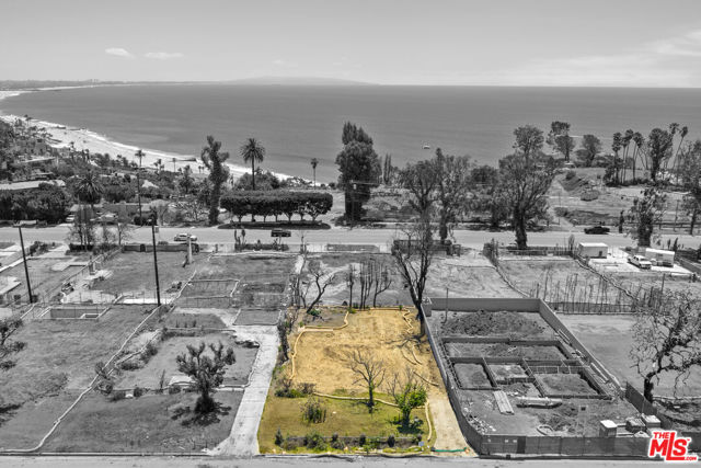 16942 Livorno Drive, Pacific Palisades CA: https://media.crmls.org/mediaz/8cd0d5e8-6e7e-417d-ba82-fdffd3b915cc.jpg