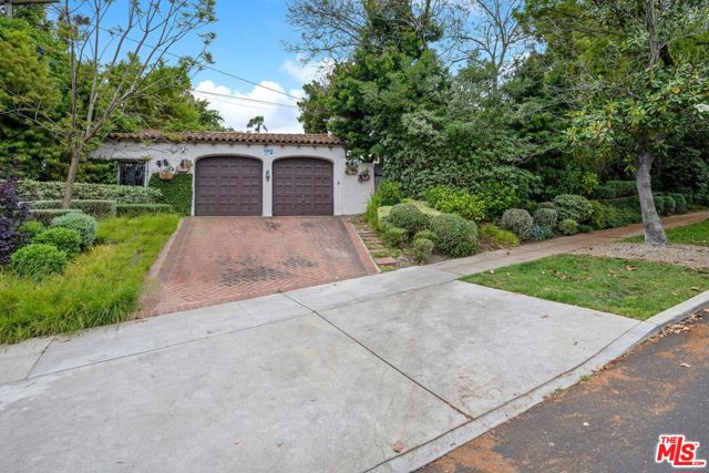 902 S Highland Avenue, Los Angeles CA: https://media.crmls.org/mediaz/8cd0d7fa-2a2f-462c-8609-51a4de915f74.jpg