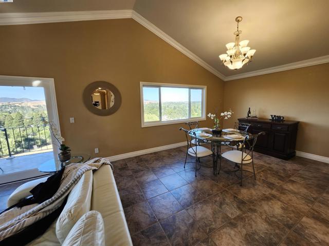 1823 Mockingbird Pl, Danville CA: https://media.crmls.org/mediaz/8cd10bb2-3f37-42b1-9438-c64ff66fd59c.jpg