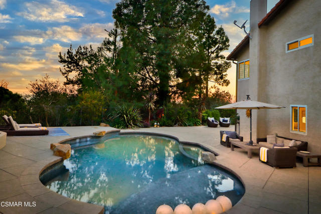 2328 Otono Circle, Thousand Oaks CA: https://media.crmls.org/mediaz/8cd129f9-4b95-40cd-bc9d-1cb4ce16df2f.jpg