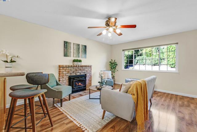 9140 Tangerine St, San Ramon CA: https://media.crmls.org/mediaz/8cd136d4-1ac4-4425-a8da-3110fd2e744f.jpg