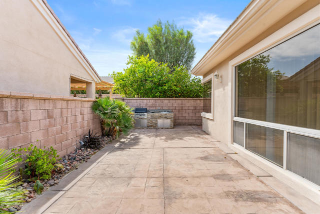 37159 Turnberry Isle Drive, Palm Desert CA: https://media.crmls.org/mediaz/8cd13f88-4079-4de0-9da3-2be9e5a12d0e.jpg
