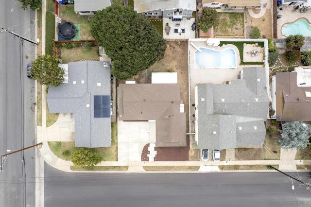 1427 Signal Ave, San Diego CA: https://media.crmls.org/mediaz/8cd169d3-e3da-4ee7-bdd0-51397b64175d.jpg