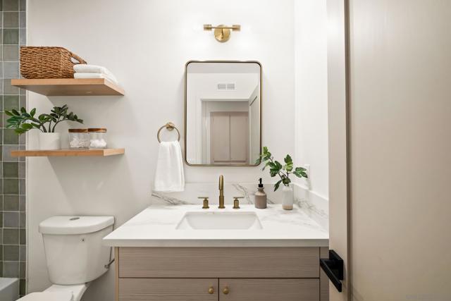 6737 Lipmann St, San Diego CA: https://media.crmls.org/mediaz/8cd17613-03e9-4dee-84fd-6e5704f620f8.jpg