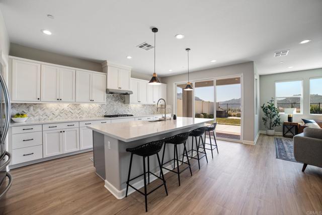 Detail Gallery Image 9 of 42 For 4650 Silent Knoll Dr, Fallbrook,  CA 92028 - 4 Beds | 3 Baths