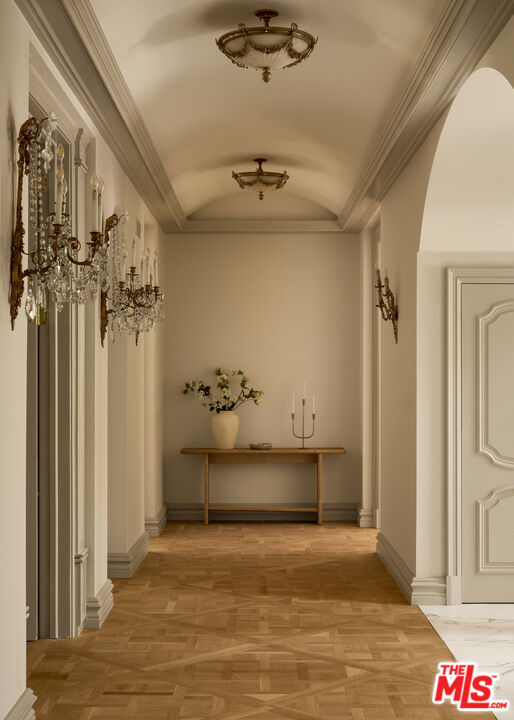628 N Rodeo Drive, Beverly Hills CA: https://media.crmls.org/mediaz/8cd1e3c3-ef41-4cda-87ba-b5c36a417f08.jpg