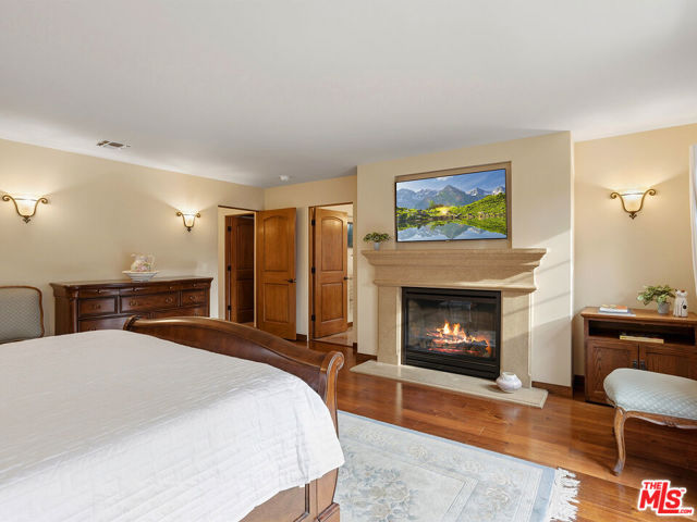 Image 11 of 31 For 2026 Greenfield Avenue