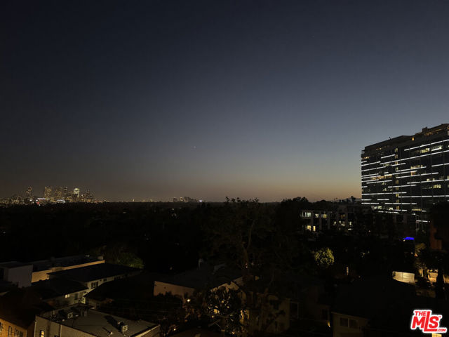 999 N Doheny Drive, West Hollywood CA: https://media.crmls.org/mediaz/8cd21b33-095d-443a-acbd-c12dca5f220e.jpg