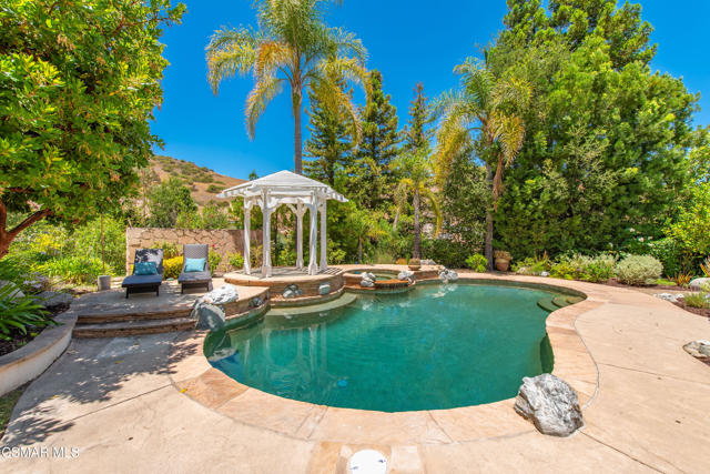 2445 Ranchgrove Drive, Westlake Village CA: https://media.crmls.org/mediaz/8cd2a483-a995-4ae3-8663-b91a05b8d899.jpg