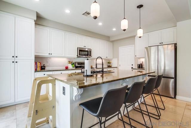 425 Camino Hermoso, San Marcos CA: https://media.crmls.org/mediaz/8cd2ecbe-2b0a-404f-874e-e5552164215d.jpg