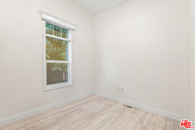 8250 Lankershim Boulevard, 112 photo 12