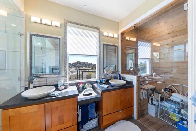 440442 29th Street, San Francisco CA: https://media.crmls.org/mediaz/8cd3618a-7e2e-457a-8401-05ec3b7a0823.jpg