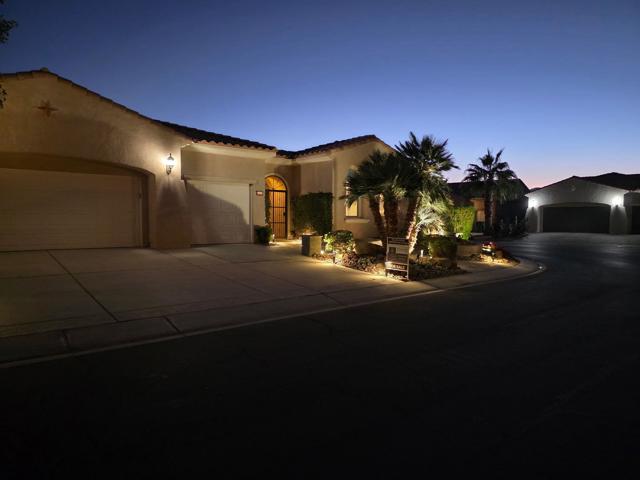 81071 Avenida Sombra, Indio CA: https://media.crmls.org/mediaz/8cd3a69b-f88b-43db-84a0-797e98ebcc6f.jpg