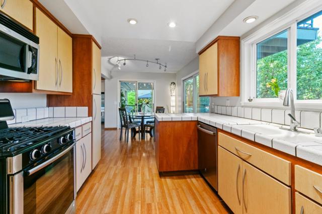 878 Hillcrest Drive, Redwood City CA: https://media.crmls.org/mediaz/8cd3d15f-6f7a-4956-9d7c-7dcb21240587.jpg