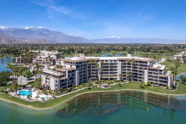 900 Island Drive, Rancho Mirage CA: https://media.crmls.org/mediaz/8cd450ea-bd25-47c3-81e7-6ae647e1b40d.jpg
