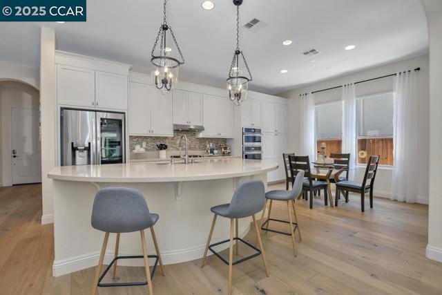 1746 Veneto Ln, Brentwood CA: https://media.crmls.org/mediaz/8cd475a8-a9e9-433b-9927-6ed3229fd52b.jpg