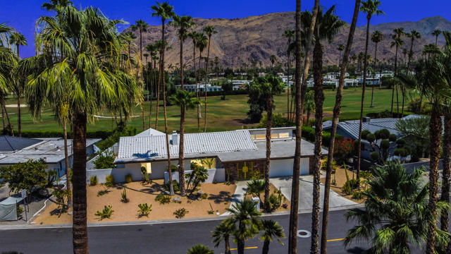 2598 S Camino Real, Palm Springs CA: https://media.crmls.org/mediaz/8cd4a306-3f8e-4c4c-a9c8-a4c65033e044.jpg