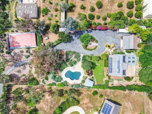 3127 Alta Vista Drive, Fallbrook CA: https://media.crmls.org/mediaz/8cd4c55d-1494-4e3b-a422-b452e2b8bae8.jpg
