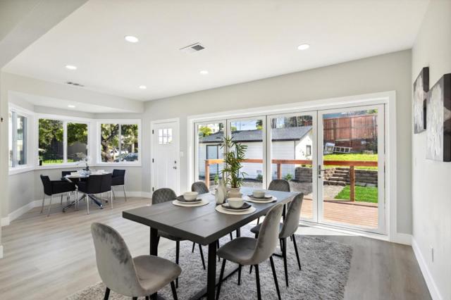 252 Euclid Avenue, Oakland CA: https://media.crmls.org/mediaz/8cd4cdf5-8f07-459f-9dec-8290c3728c48.jpg