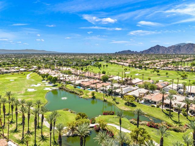 461 White Horse Trail, Palm Desert CA: https://media.crmls.org/mediaz/8cd4ed05-3239-4416-9b28-378f0aa2d183.jpg