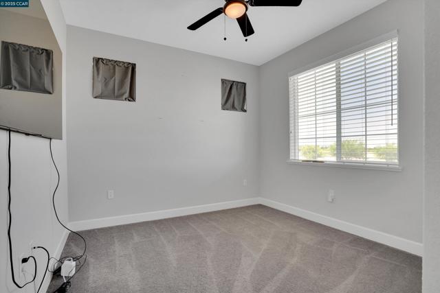 38 Pato Ct, Oakley CA: https://media.crmls.org/mediaz/8cd4f0ae-780c-4ddc-a531-21abe95384f3.jpg