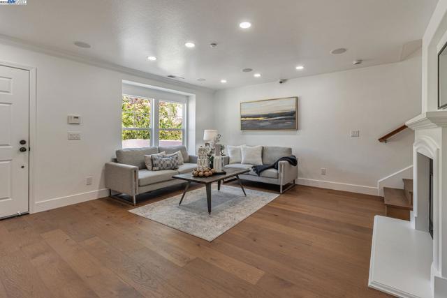 4182 Lautrec Dr, San Jose CA: https://media.crmls.org/mediaz/8cd53b14-333d-4836-b473-3834b837823f.jpg