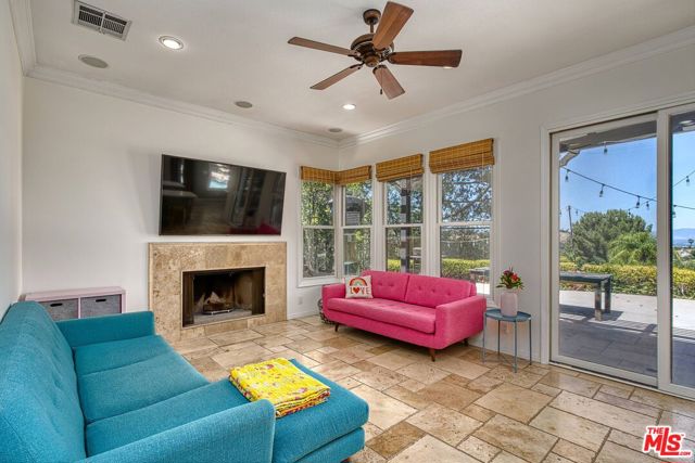 3458 Malaga Court, Calabasas CA: https://media.crmls.org/mediaz/8cd5ad46-05e2-4641-ba5c-c71ac11b72aa.jpg