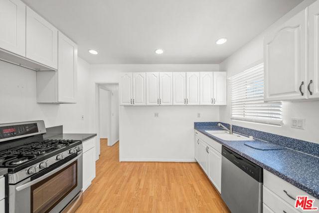 6112 Bonfair Avenue, Lakewood CA: https://media.crmls.org/mediaz/8cd6c9dd-157a-4f45-afcd-1dfbb6c05598.jpg
