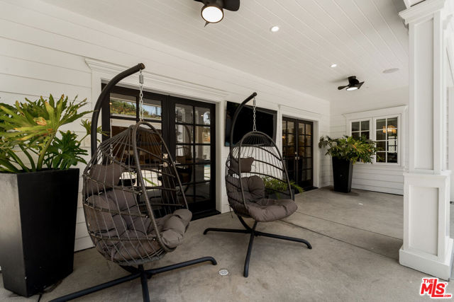 4469 Stern Avenue, Sherman Oaks CA: https://media.crmls.org/mediaz/8cd6e81d-aa49-4b4e-ac44-1516d0b16625.jpg