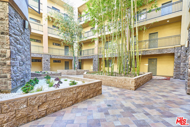345 S Gramercy Place, Los Angeles CA: https://media.crmls.org/mediaz/8cd7062b-0003-416d-9fa6-8950795b3c68.jpg