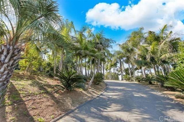 2081 Elevado Road, Vista CA: https://media.crmls.org/mediaz/8cd73505-2775-4105-8b3c-acc3a8bc58a3.jpg