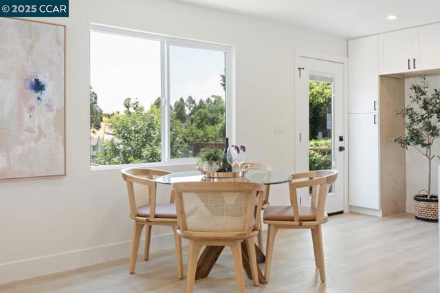 1923 Thompson Ln, El Sobrante CA: https://media.crmls.org/mediaz/8cd7b3bb-cd29-4493-af8b-ae4ee79c2a39.jpg