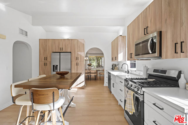 20338 Coulson Street, Woodland Hills CA: https://media.crmls.org/mediaz/8cd7b916-21a8-43c0-ad9f-daa30c794f11.jpg