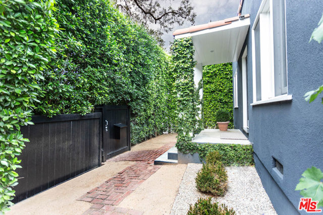 9043 LLOYD Place photo 4