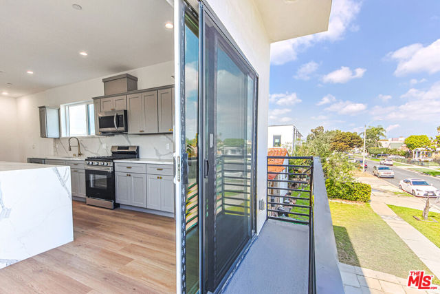 1923 Carmona Avenue, Los Angeles CA: https://media.crmls.org/mediaz/8cd83586-4bc0-4bac-bede-763e0f9d3bd5.jpg