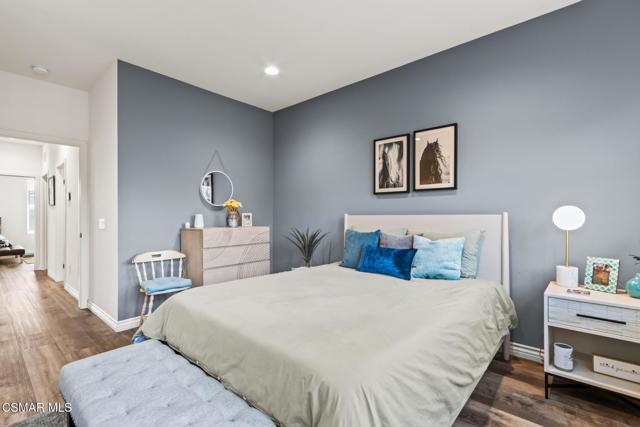 230 Farmhouse Drive, Simi Valley CA: https://media.crmls.org/mediaz/8cd84d7f-85b7-4e9e-bd33-20a63ede448d.jpg