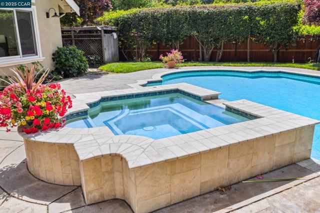 1450 Finley Ln, Alamo CA: https://media.crmls.org/mediaz/8cd865c3-c58e-4b5d-a4bd-b7d764c61158.jpg