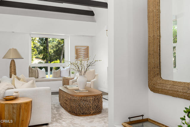 1601 El Rito Avenue, Glendale CA: https://media.crmls.org/mediaz/8cd8abfa-7358-4cf5-a573-e753d74dfa59.jpg