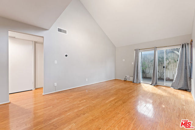 22330 Victory Boulevard, 802 photo 4