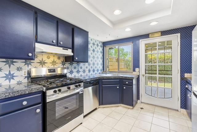 Detail Gallery Image 12 of 35 For 2425 Hawthorn Glen, Escondido,  CA 92027 - 3 Beds | 2 Baths