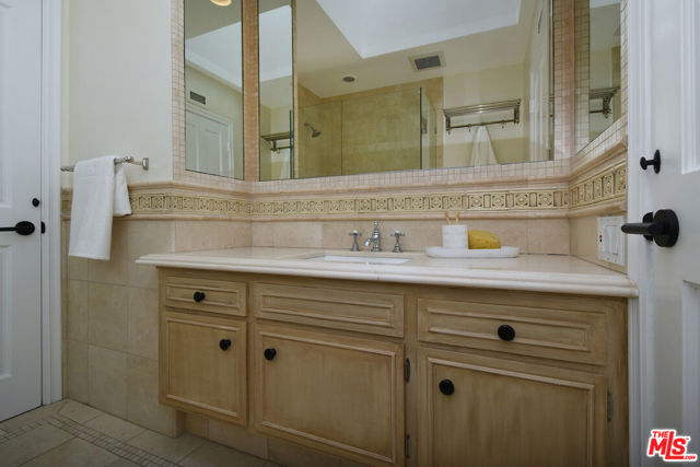 15474 Loom Place, Sherman Oaks CA: https://media.crmls.org/mediaz/8cd9a42b-d2d4-45cc-9705-a2dcc89a65c2.jpg