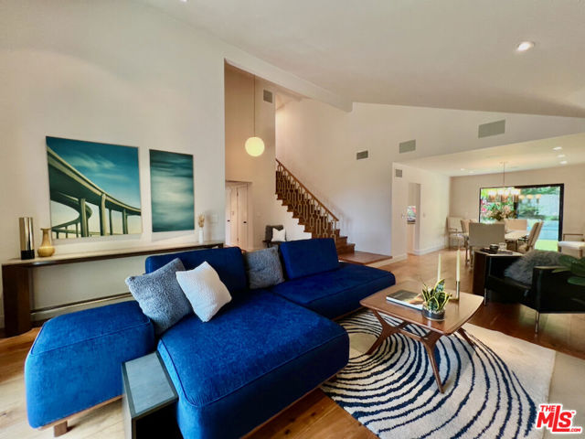 6435 Innsdale Drive, Los Angeles CA: https://media.crmls.org/mediaz/8cda50cb-8995-4734-8b78-04293472e12a.jpg