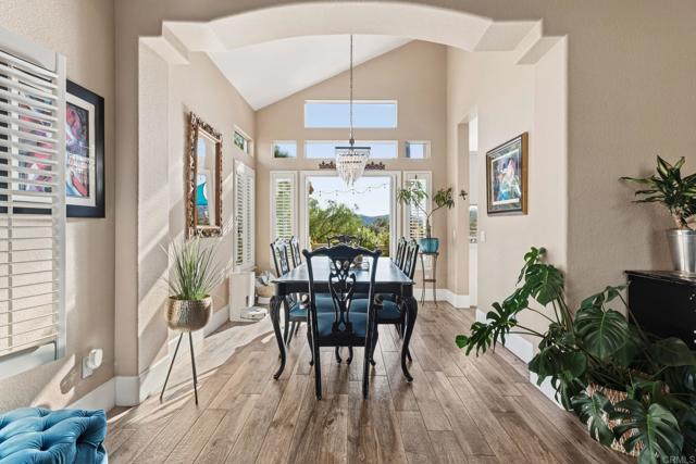 Detail Gallery Image 8 of 56 For 2763 Canyon Oak Pl, Escondido,  CA 92029 - 5 Beds | 3 Baths