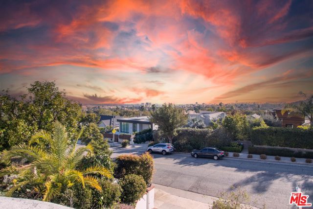 905 Berkeley Street, Santa Monica CA: https://media.crmls.org/mediaz/8cdb89dd-8c95-4702-84dd-04d3bc9e047e.jpg