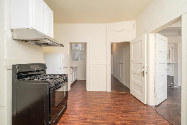751753 8th Avenue, San Francisco CA: https://media.crmls.org/mediaz/8cdc90be-4f16-452b-bbff-95059a221489.jpg