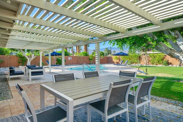 74277 Myrsine Avenue, Palm Desert CA: https://media.crmls.org/mediaz/8cdca199-2777-4bb1-8f50-b611ccd5ce10.jpg