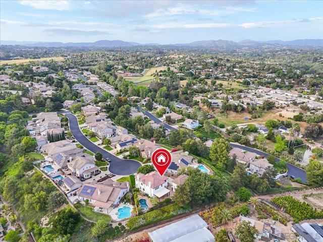 2196 Kirkcaldy Rd, Fallbrook CA: https://media.crmls.org/mediaz/8cdd1def-c14f-47c1-9b49-25c8bd37013f.jpg