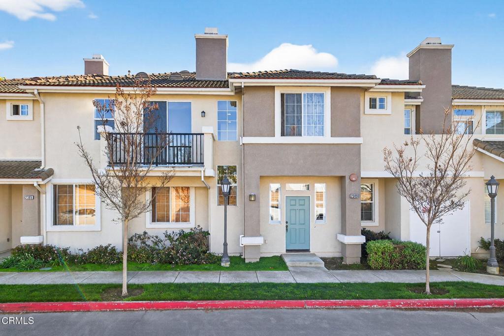 2389 N Ventura Avenue